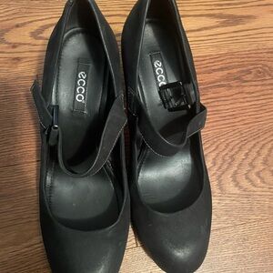 ECCO Women's Elegant Black Heels